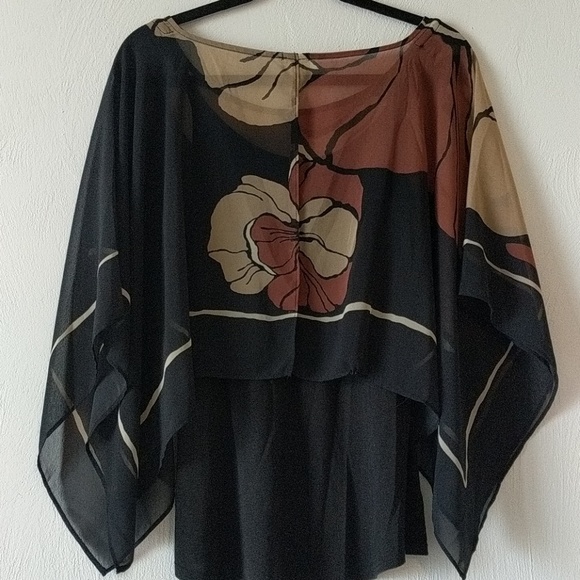 Floral top with built in tank - Picture 3 of 3